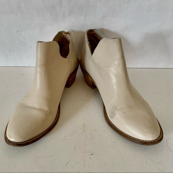 Kelsi Dagger Cream Low Booties - Picture 10 of 11